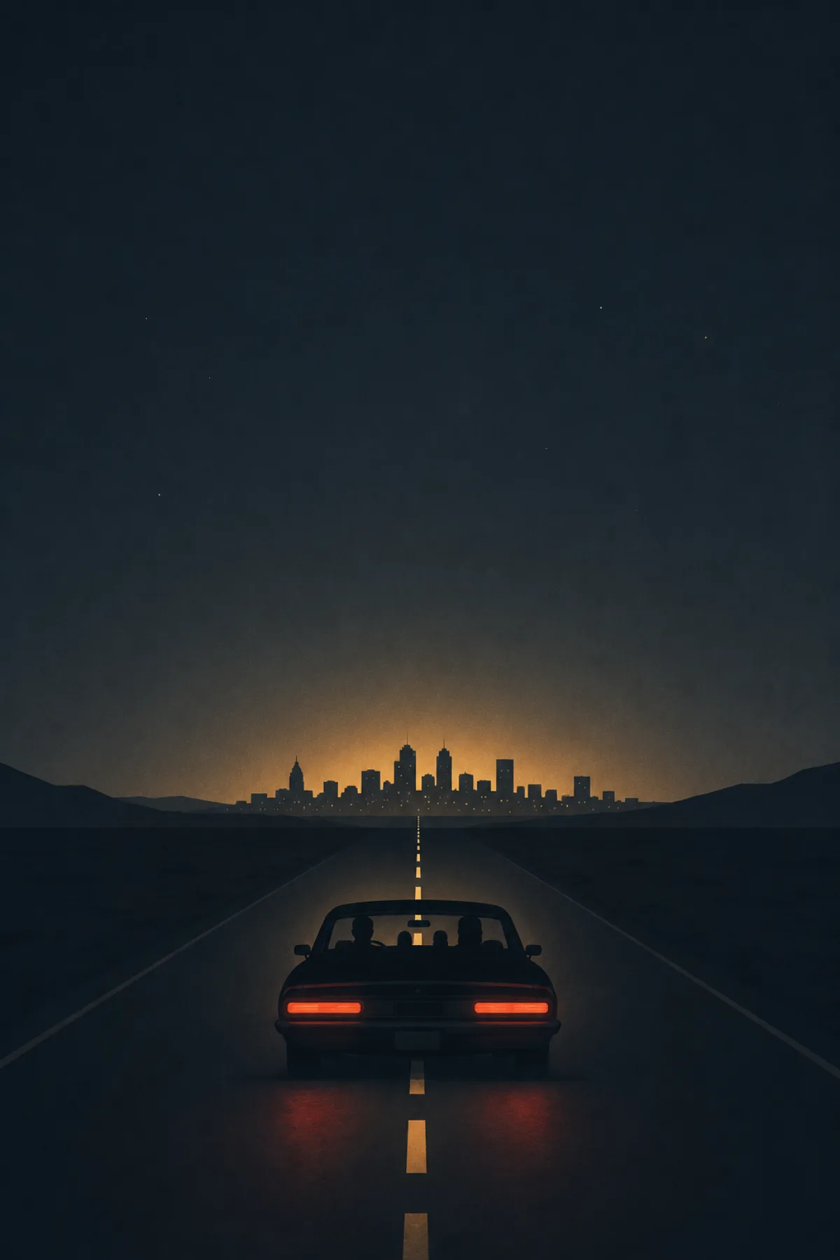 Un coche avanza de noche por una carretera vacía hacia una ciudad iluminada en el horizonte.